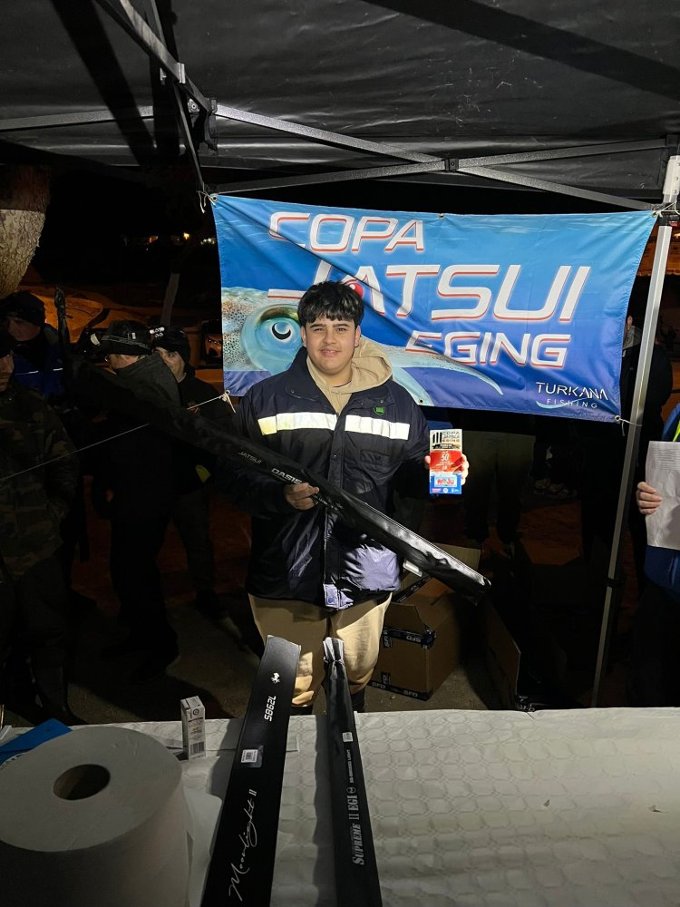 El temporal no pudo con el espíritu deportivo en la III Copa Jatsui de Pesca del Calamar