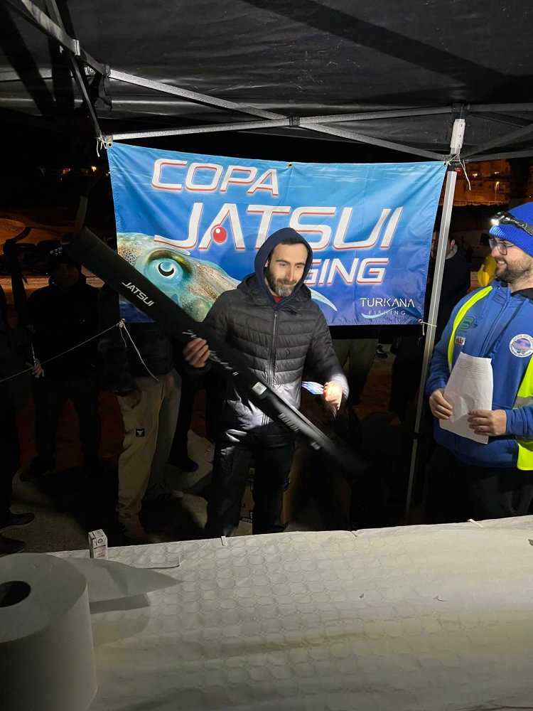 El temporal no pudo con el espíritu deportivo en la III Copa Jatsui de Pesca del Calamar