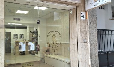 Peluqueria Canina El Perro Mojado, en C/ Mayor, 10 Puerto de Mazarrón. Tlf. 868 199214