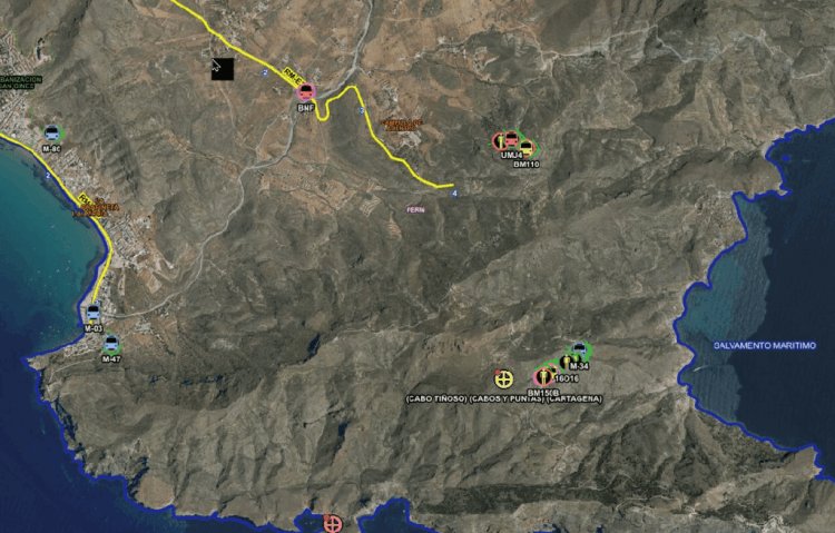 Movilizados efectivos del Plan Infomur para sofocar el incendio forestal declarado en Cabo Tiñoso, Cartagena.
