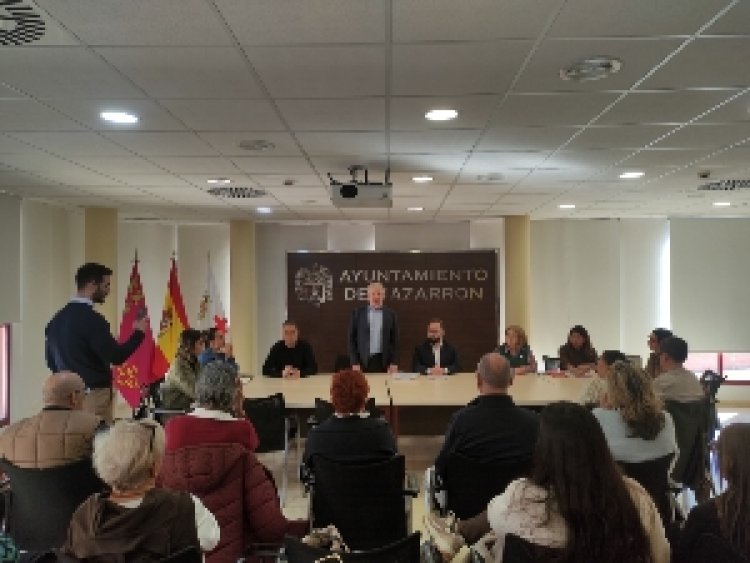 El alcalde reúne a las asociaciones de Mazarrón para impulsar la recogida de firmas en defensa de las urgencias 24 horas en Puerto de Mazarrón