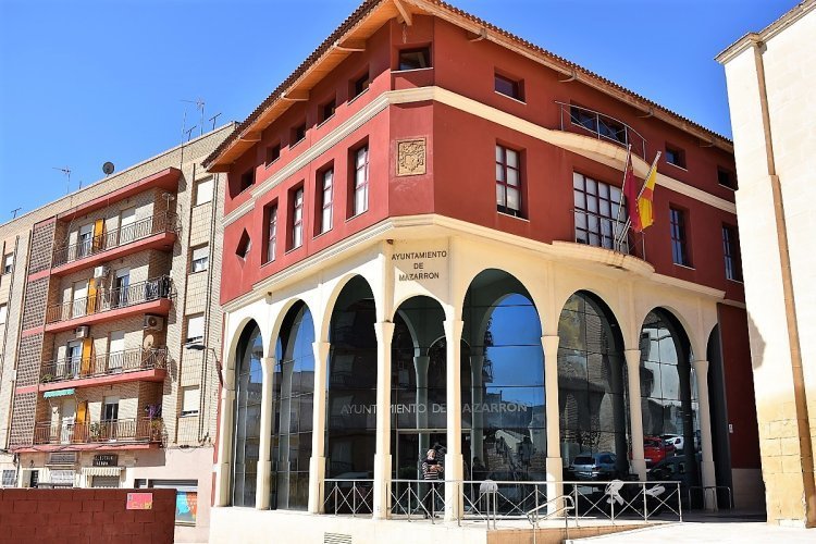 El Pleno aprueba denominar como “Jardín Pintor José Lucas” el espacio público que actualmente se encuentra en proceso de rehabilitación en el municipio.