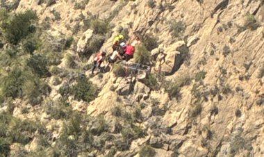 Bomberos del Consorcio rescatan a senderista accidentado en Sierra de las Moreras, Mazarrón.