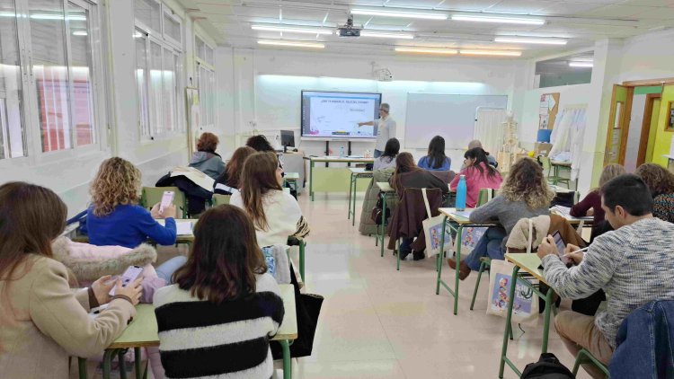 Innovación docente en la Jornada del Profesorado acerca del programa europeo eTwinning del IES Felipe II de Mazarrón.
