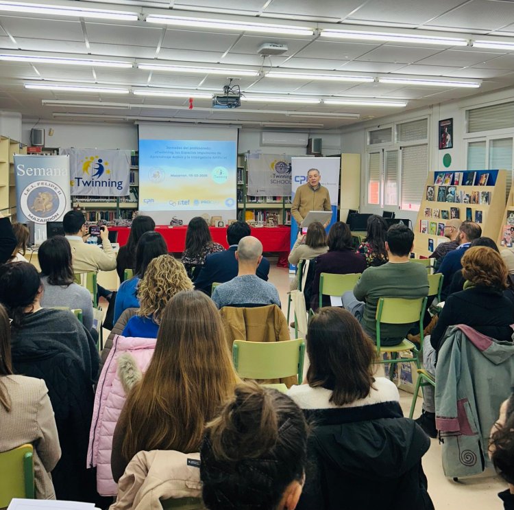 Innovación docente en la Jornada del Profesorado acerca del programa europeo eTwinning del IES Felipe II de Mazarrón.