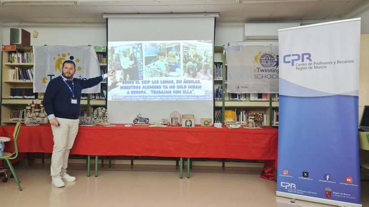 Innovación docente en la Jornada del Profesorado acerca del programa europeo eTwinning del IES Felipe II de Mazarrón.