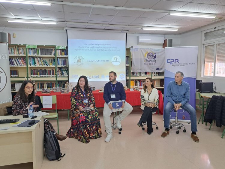 Innovación docente en la Jornada del Profesorado acerca del programa europeo eTwinning del IES Felipe II de Mazarrón.