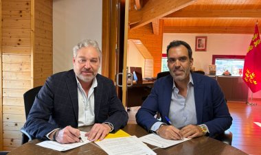 Esta mañana Ginés Campillo, alcalde de Mazarrón, ha firmado un convenio con la fundación Dr. Pérez Pallarés