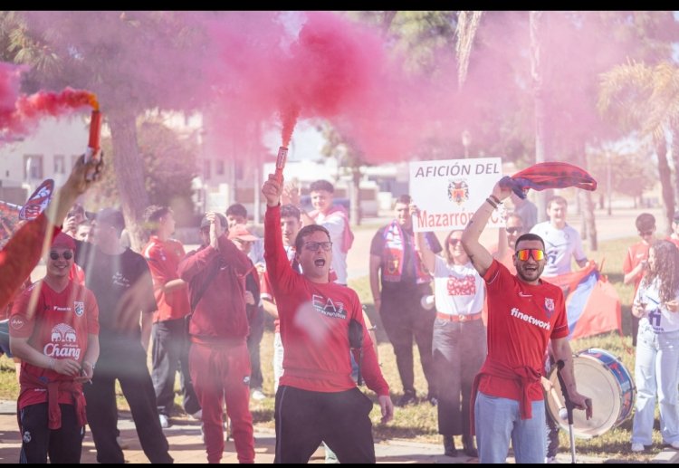 Más de 300 aficionados mazarroneros se han dado cita en los Alcázares