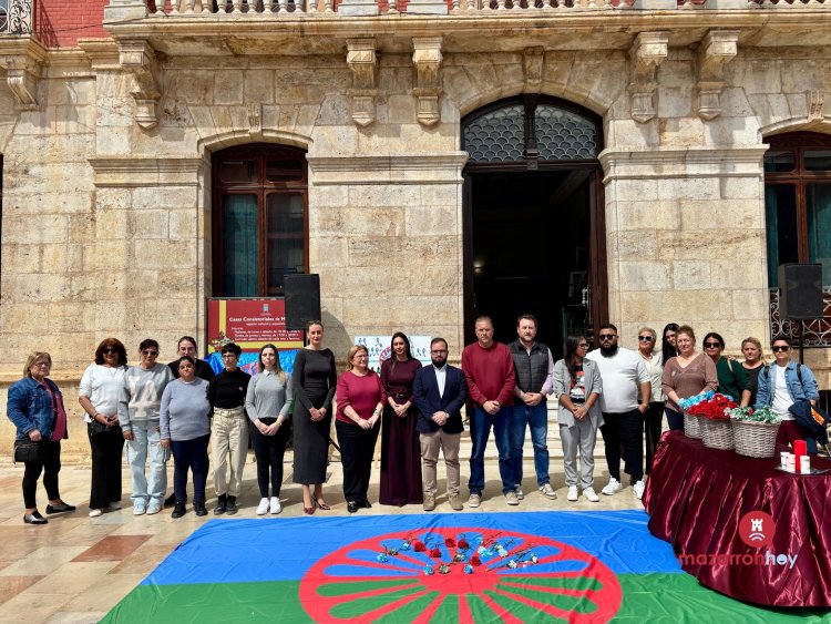 Lectura del manifiesto por el DÍa Internacional del Pueblo Gitano