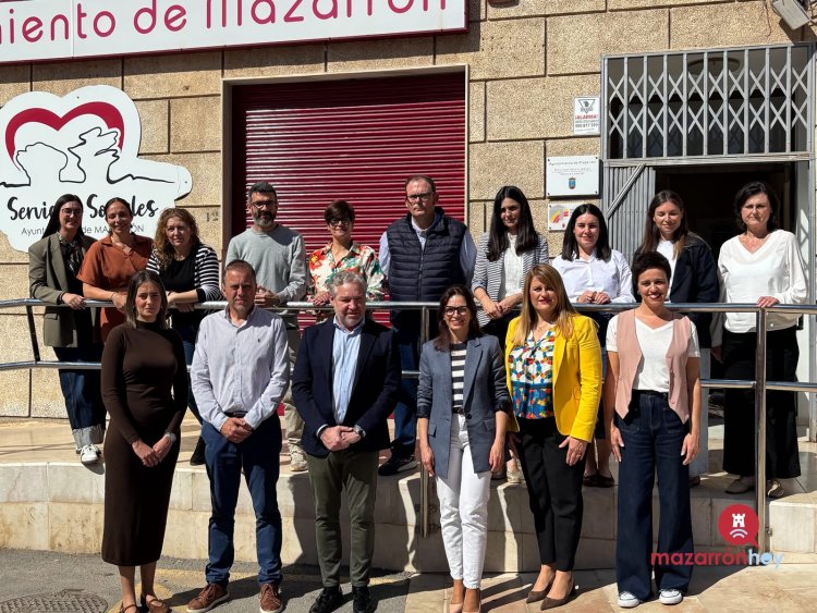 Visita de la Directora General de Seguridad Social de Murcia al Centro de Servicios Sociales