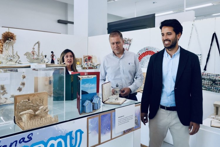 La Biblioteca Regional acoge la exposición 'Un Mundo de Papel'