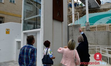 El alcalde, Ginés Campillo, inaugura el nuevo ascensor panorámico de Puerto de Mazarrón