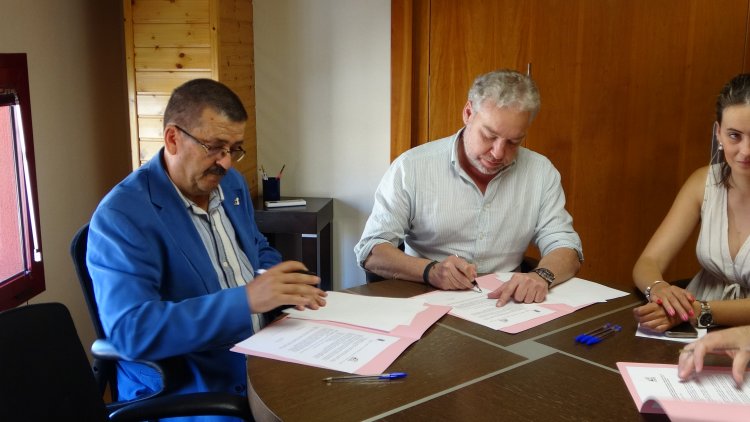 Esta mañana el alcalde Ginés Campillo, firmaba el convenio con ASPADEM