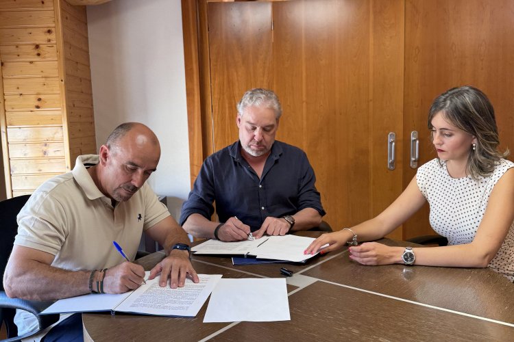 Firma del convenio de colaboración con la Sociedad de Cazadores La Purísima