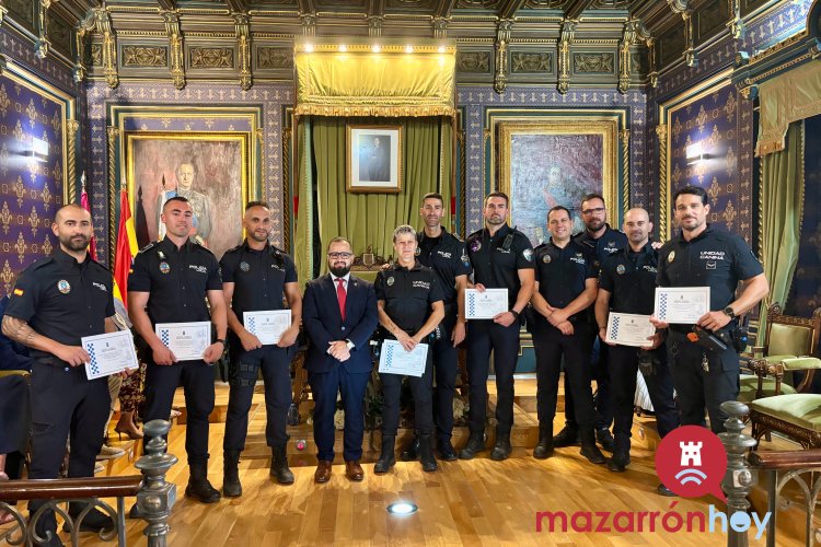 Reconocimiento y honor en las festividades de la Policía Local