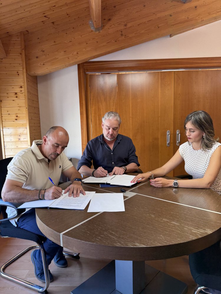 Firma del convenio de colaboración con la Sociedad de Cazadores La Purísima