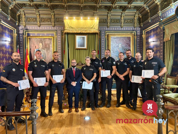 Reconocimiento y honor en las festividades de la Policía Local