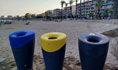 El Ayuntamiento de Mazarrón sigue reforzando el servicio de limpieza del municipio.