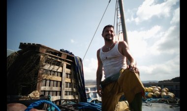 Cultura facilita el rodaje en la Región de la coproducción hispanoportuguesa 'Stella Maris', un relato marinero de vocación universal,  parte de su rodaje durante la pasada semana en la playa del Parque regional de Calblanque y en la Almadraba de La Azohía.