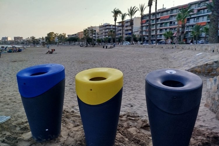 El Ayuntamiento de Mazarrón sigue reforzando el servicio de limpieza del municipio.