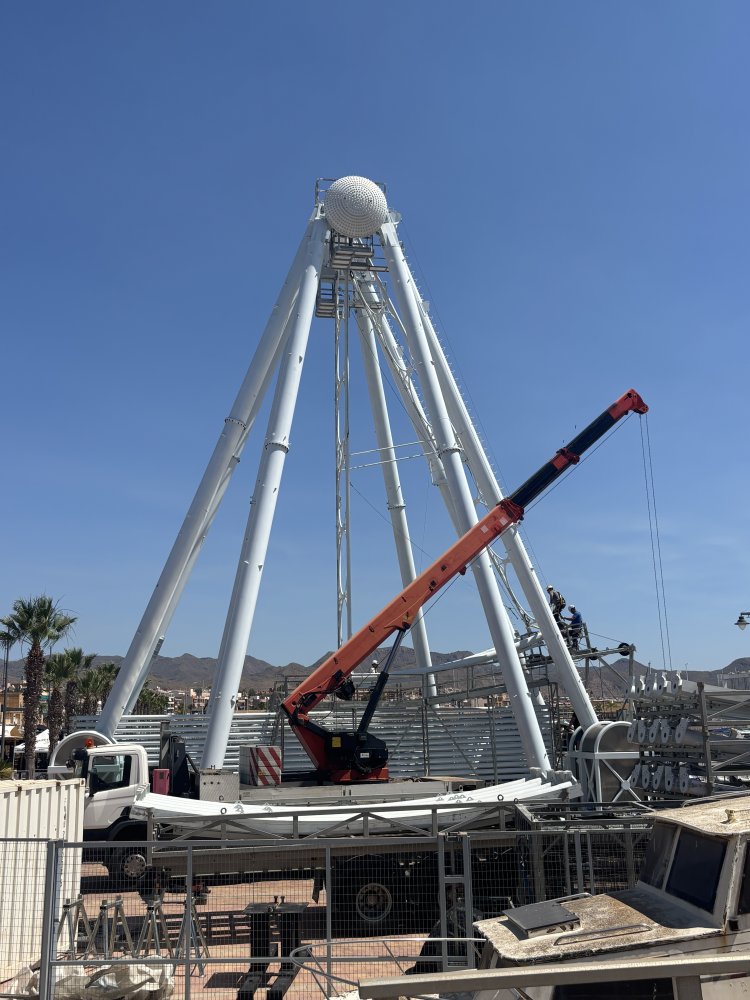 El Puerto de Mazarrón se prepara para estrenar su gran noria panorámica