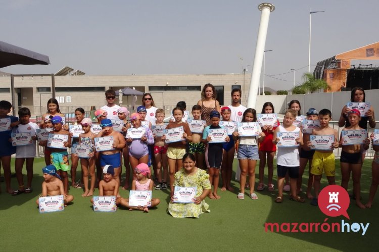 ¡Fin del primer curso de natación del verano!