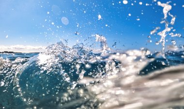 Salud controla la calidad del agua de las playas y piscinas de Mazarrón