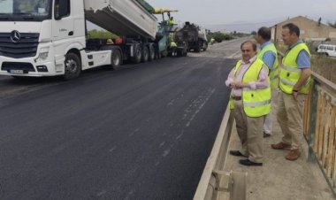 La Comunidad Autónoma mejora el firme del puente sobre el río Guadalentín, en la carretera regional que une Totana con Mazarrón