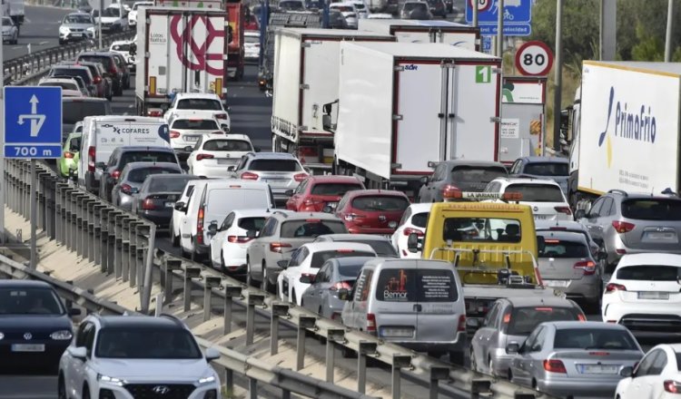 Mazarrón afronta el último gran retorno del verano con tráfico intenso en sus principales accesos