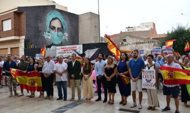 Cientos de personas salen a la calle en Mazarrón en apoyo a Ceuta
