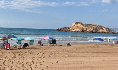 Playa de Bahía: la playa joven que esconde una historia milenaria