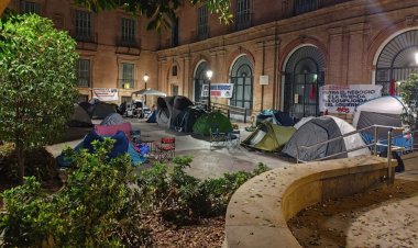 Acampada en Murcia contra la crisis de la vivienda: también afecta a municipios como Mazarrón