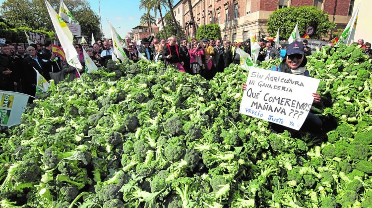 El campo se prepara para salir a la calle y el gasóleo también aprieta a los agricultores de Mazarrón
