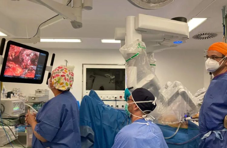 El Hospital Santa Lucía ya utiliza cirugía robótica, lo que repercute también en los mazarroneros