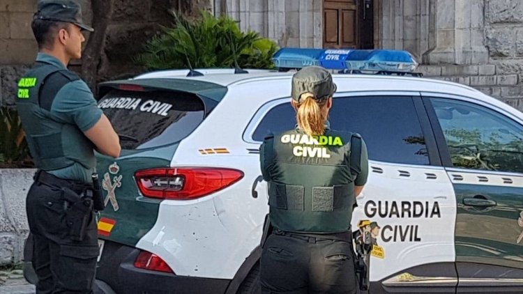 Dos vehículos intentan embestir a una patrulla de la Guardia Civil en Mazarrón durante un aviso por 'petaqueo'