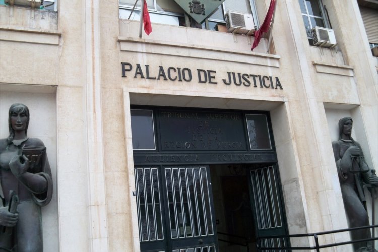 La Audiencia Provincial juzga al acusado de matar a su pareja en Camposol en 2022