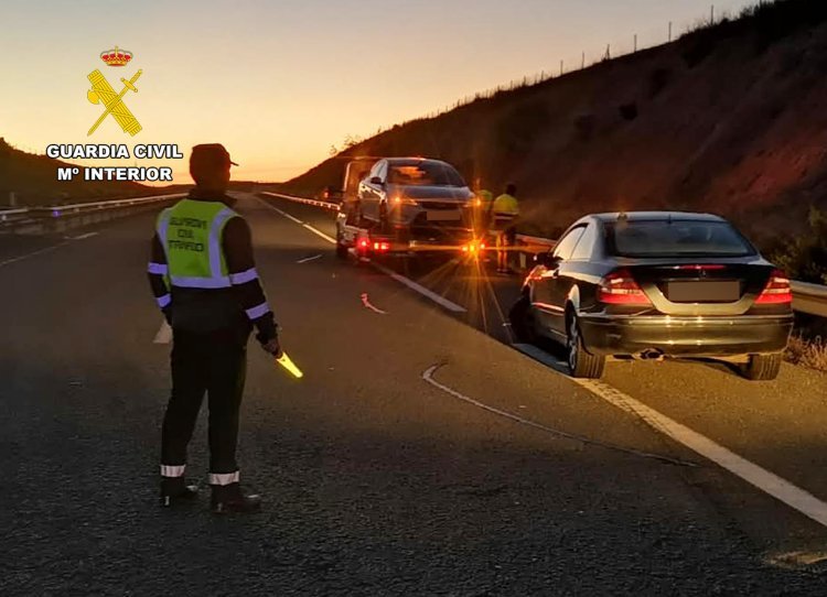 La Guardia Civil investiga en Totana a un conductor por circular en sentido contrario en autovía y causar una colisión