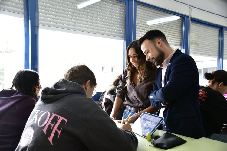 Alumnos del IES Antonio Hellín diseñan las propuestas para el cartel de las Fiestas patronales de Mazarrón 2026