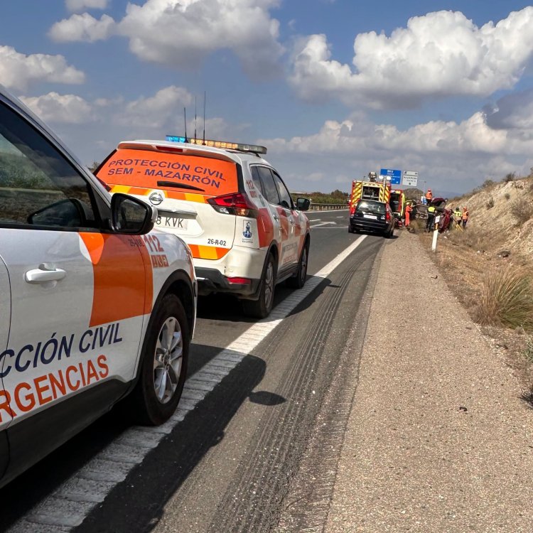Un hombre de 58 años resulta herido en una colisión entre dos coches en la RM-3, en Mazarrón