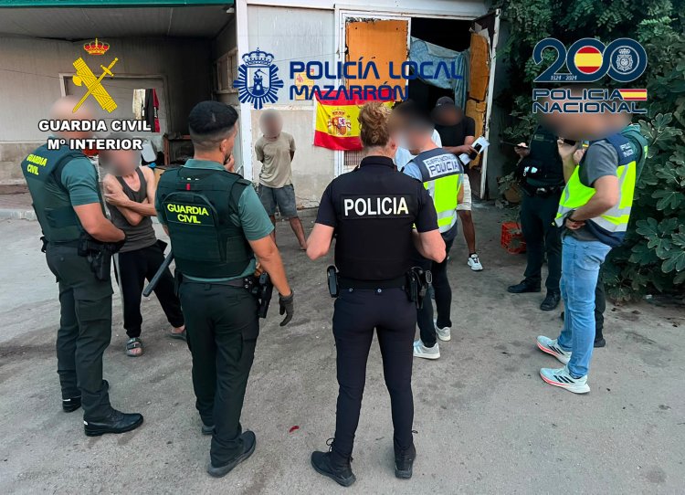 Actuación conjunta de Policía Local Mazarrón, Guardia Civil y Policía Nacional.     Operativo de seguridad desplegado en Mazarrón