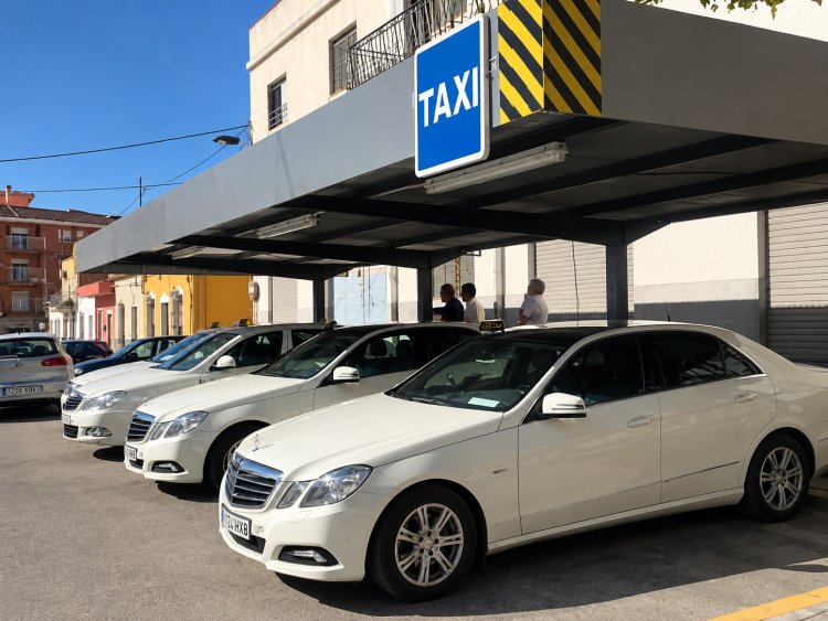 Mazarrón prepara una nueva ordenanza para modernizar y regular el servicio de taxi
